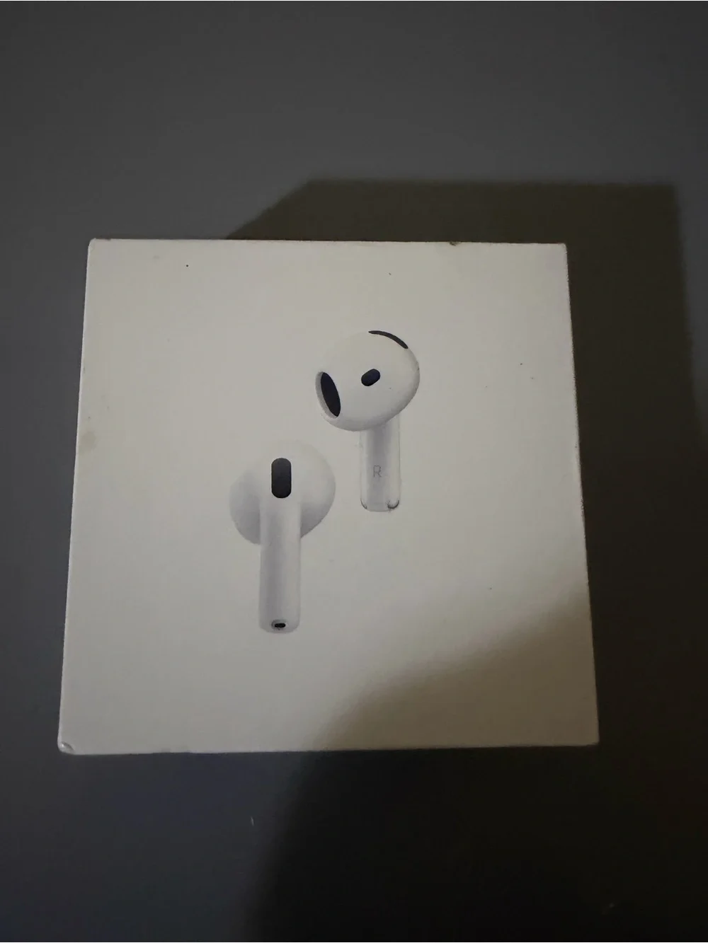 NWT- authentic Apple Airpods 4 - Active noise cancellation.